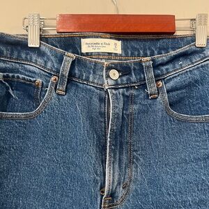 Abercrombie & Fitch  women’s the 90’s relaxed jeans high rise size 28 short